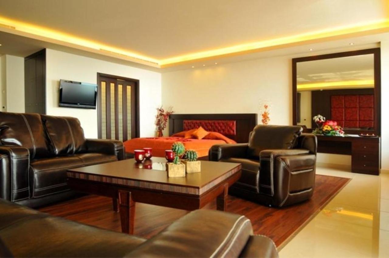 Hollywood Inn Boutique Hotel Jounieh Exterior photo